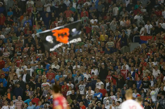 srbija - albanija, prekinuta utakmica srbija - albanija 2015. godine u Beogradu, dron sa zastavom Velike Albanije