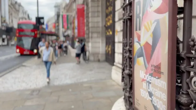 Королівська академія мистецтв у Лондоні. Постер виставки “В епіцентрі бурі: Модернізм в Україні, 1900–1930 років” 