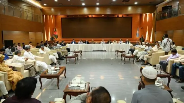 প্রধান উপদেষ্টার নেতৃত্বে ঐকমত্য কমিশনের বৈঠকে বিভিন্ন রাজনৈতিক দলের নেতারা (ফাইল ছবি)