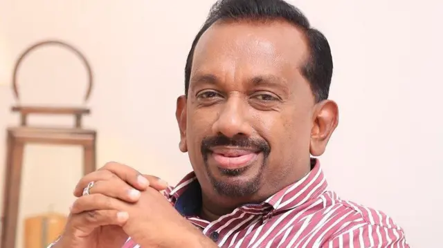 අමාත්‍යවරයෙකු වශයෙන් කටයුතු කරමින් අයථා ලෙස උපයාගත් රුපියල් මිලියන 27කට අධික මුදලක් වැය කොට කොළඹ, කින්සි පාරේ සුඛෝපභෝගී නිවසක් මිලදී ගැනීම  තුළින් මුදල් විශුද්ධිකරණය වැළැක්වීමේ පනත යටතේ වරදක් කළේ යැයි චෝදනා ලබා සිටි හිටපු අමාත්‍ය මහින්දානන්ද අලුත්ගමගේ එම චෝදනා වලින් නිදොස් කොට නිදහස් කරන ලෙස කොළඹ මහාධිකරණය අද (අප්‍රේල් 30) වැනිදා නියෝග කළේය.