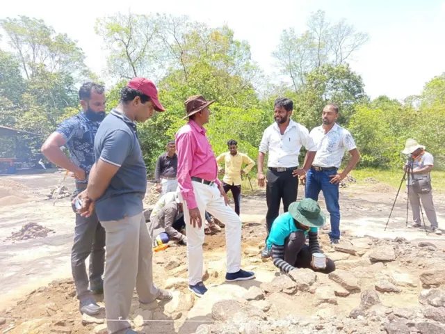 "සමන්ගල ලෙන් ආරම සංකීර්ණයක් හැදෙන්නේ මේ සංස්කෘතියෙන්" පුරාවිද්‍යා අධ්‍යක්ෂ ජනරාල් මහාචාර්ය තුසිත මැන්දිස් පැහැදිලි කළේය.