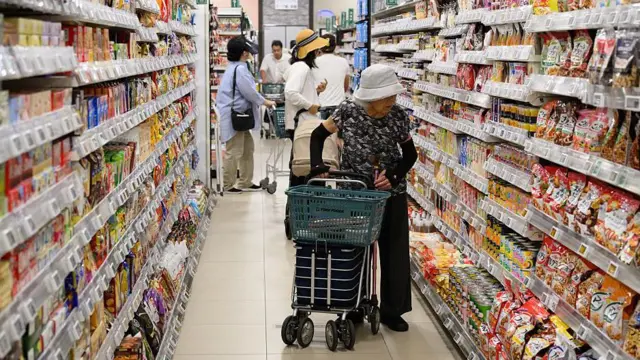Giá cả hàng hóa thiết yếu hằng ngày vẫn ở mức cao tại Nhật Bản do những thách thức về lạm phát vẫn còn tồn tại Giá cả hàng hóa thiết yếu hằng ngày vẫn ở mức cao tại Nhật Bản do những thách thức về lạm phát vẫn còn tồn tại