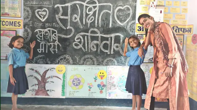 बच्चों को सिखाने के अंदाज़ से खुशबू काफ़ी चर्चा में रहीं.