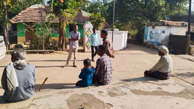 लोहारडोंगरी गावातील या लोकांना खाणीला मंजुरी मिळाली आहे, हे माहिती नाही.