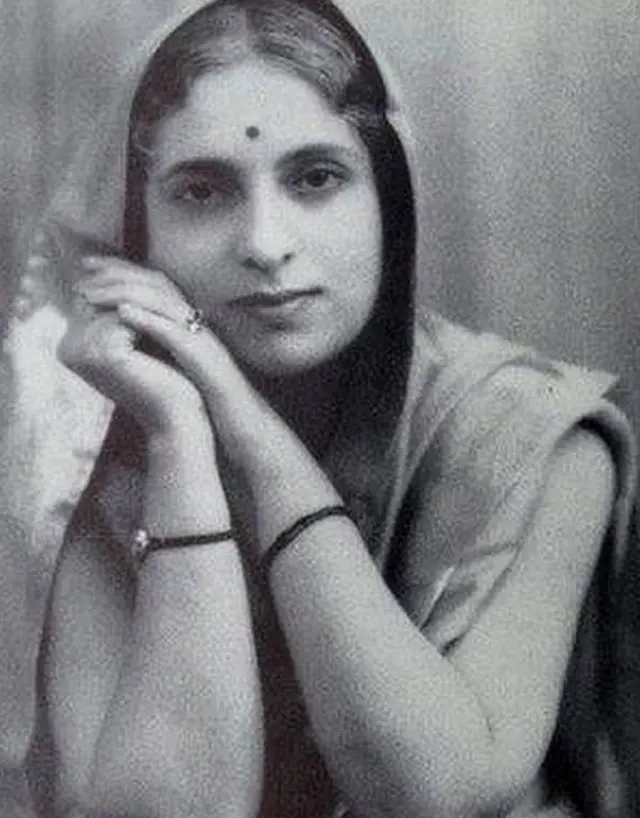 ઓઝાઈની તસવીર