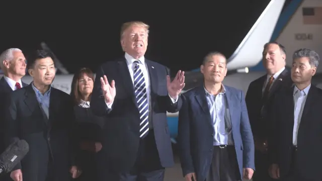 કેદીઓને એરપોર્ટ પર મળ્યા બાદ ડૉનાલ્ડ ટ્રમ્પ