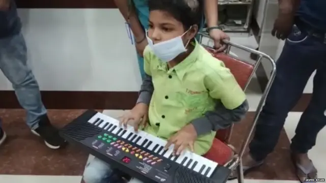 గ్వాలియర్ అరుదైన ఆపరేషన్ చేసిన వైద్యులతో సౌమ్య