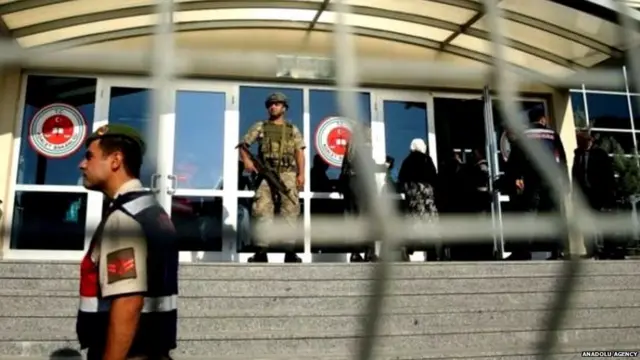 ચૂંટણીને પગલે ભારે બંદોબસ્તમાં ગોઠવાયેલા સૈનિકો