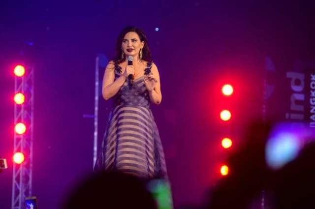 دکتر روجا به پوشیدن لباس‌های گران‌قیمت و زدن روژ لب سرخ شهرت داشت