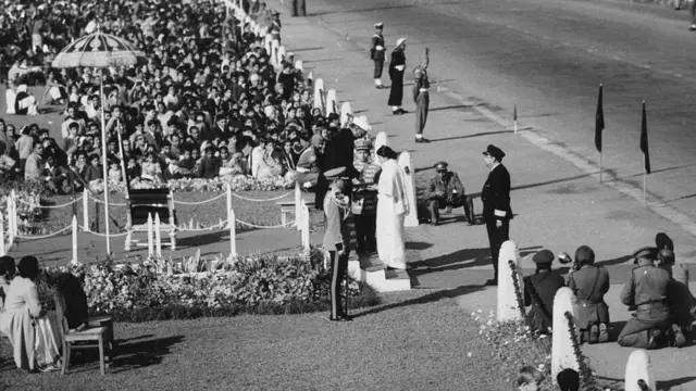 जनवरी 1956 में गणतंत्र दिवस पर राजपथ का एक दृश्य