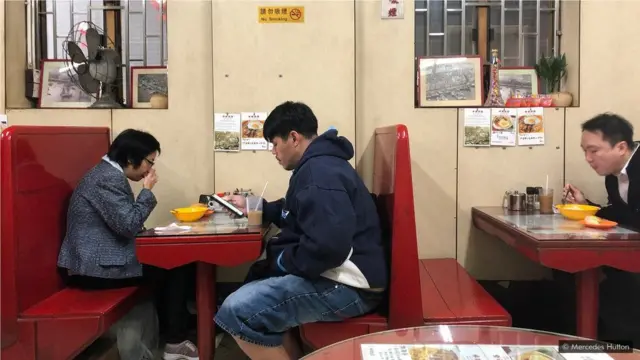 「海安咖啡室」於1952年開業,食客從附近公司的文員到遊客,各種各樣。