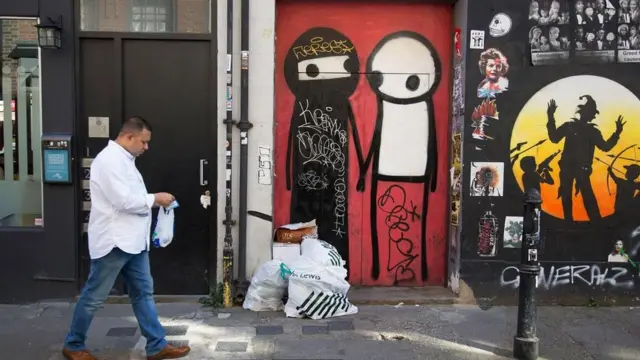 Londra sokaklarında bir Bangladeşli