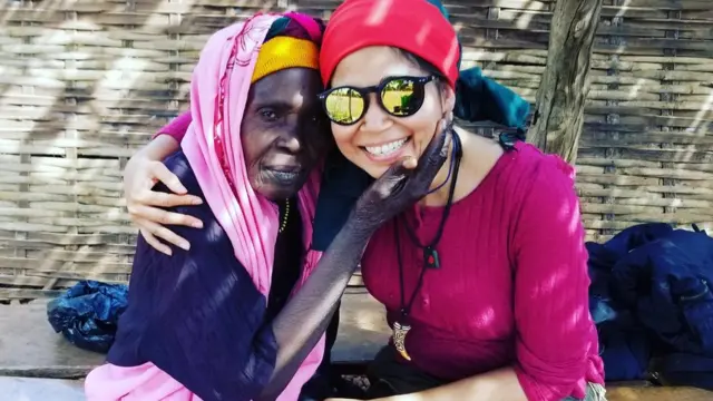 গিনি কোনাক্রিতে যাওয়ার পথে এই নারীই নাজমুন নাহারকে তার বাড়িতে আশ্রয় দিয়েছিলেন।