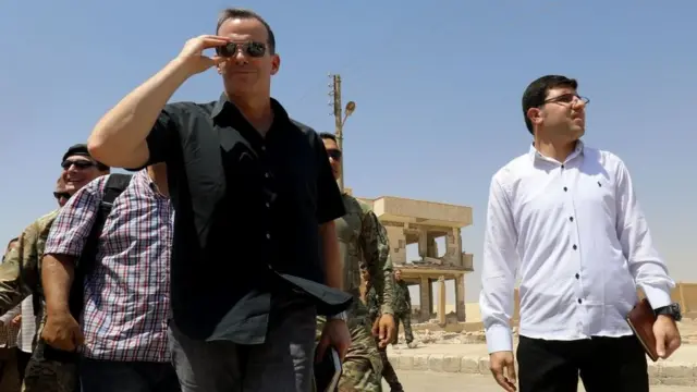 ABD'nin IŞİD ile Mücadele Özel Temsilcisi Brett H. McGurk, Rakka Sivil Meclisi ile toplantı için Suriye'de (17 Ağustos 2017)