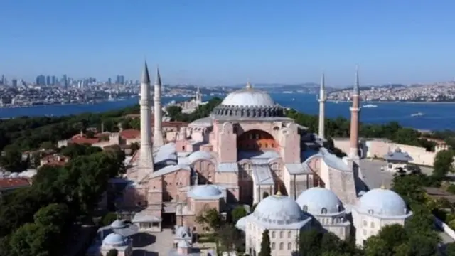 Hagia Sophia dibangun 1.500 tahun lalu dan dijadikan masjid pada 1453.