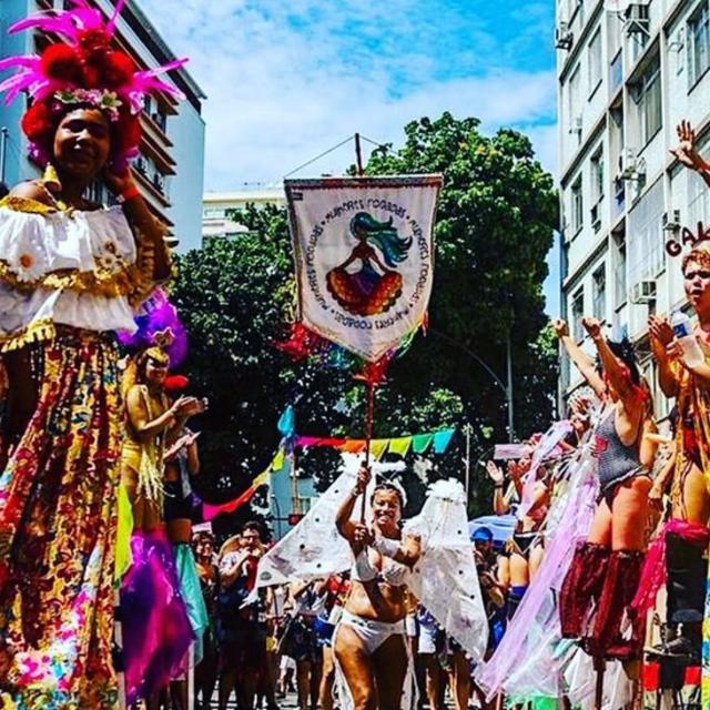 Desfile do Mulheres Rodadas
