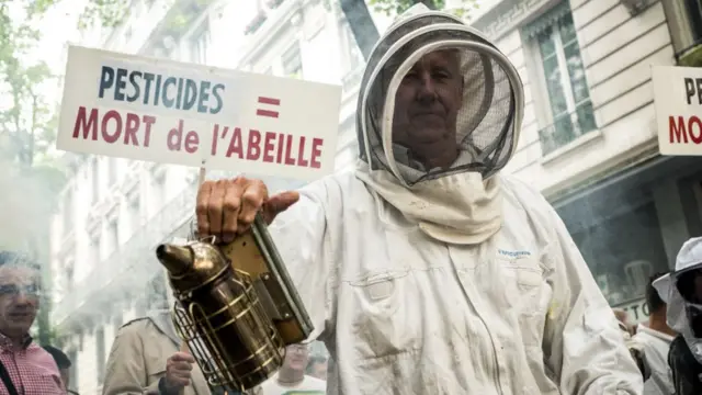 Los agricultores en varios países de Europa suelen manifestar en contra del uso de herbicidas.