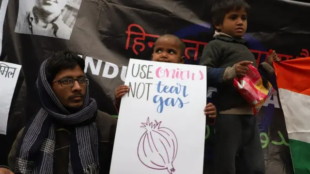 जगह- जामा मस्जिद: 'प्याज़ इस्तेमाल कीजिए...आंसू गैस नहीं'