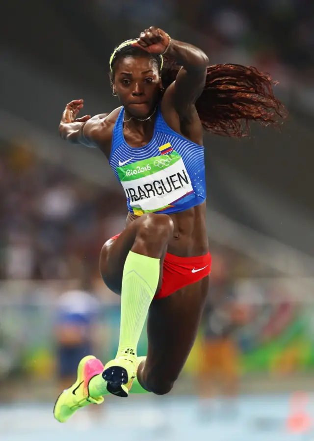 Caterine Ibargüen en acción.