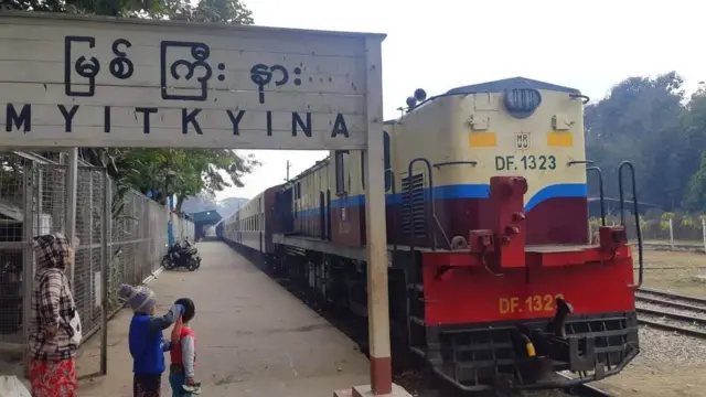 မြစ်ကြီးနားဘူတာ