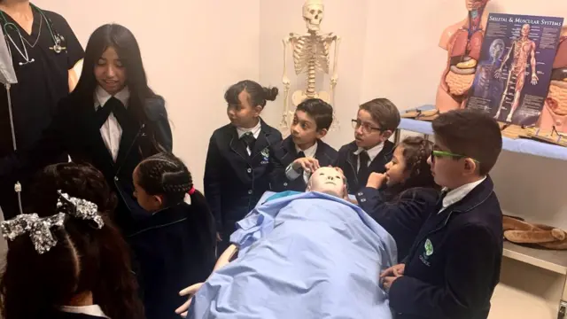 Clase de medicina en el CEDAT