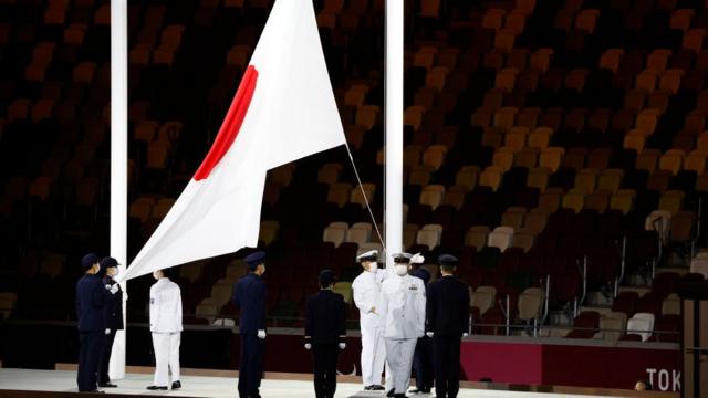 Поднятие национального флага Японии