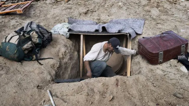 ग्वाटेमाला और होंडुरास से अमरीका में घुसने की फ़िराक में लगे लोग