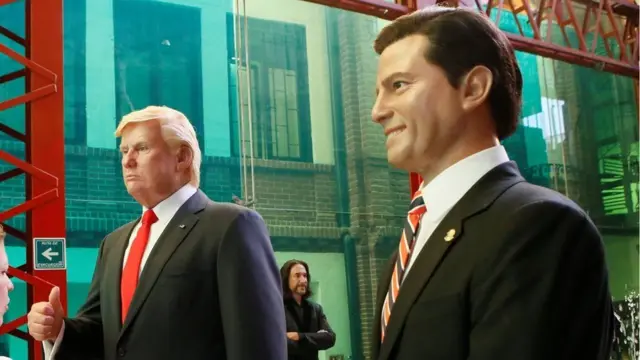 د مکسیکو موزیم کې د انریک پنا نیټو او ټرمپ مومیايي مجسمې