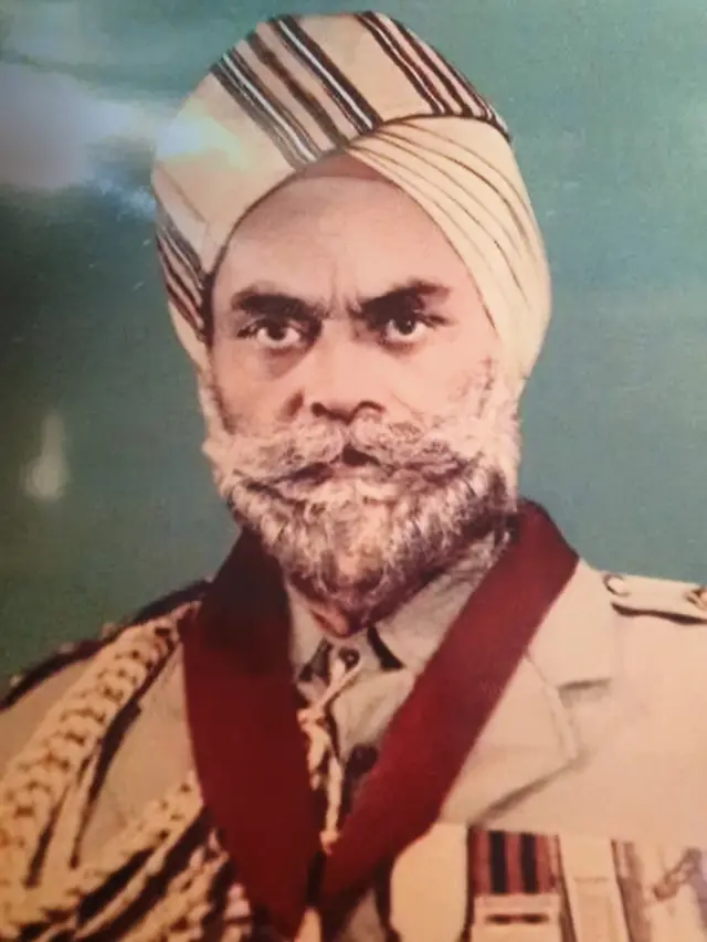 டாக்டர் ராஜ் சிங் கோலி்யின் கொள்ளு தாத்தாவும், பர்மா ராணுவ காவல் துறையில் உதவி துணை ஆணையராக பணியாற்றியவருமான கேப்டன் சர்தார் பஹாதுர் சிங் கிரிவால்.