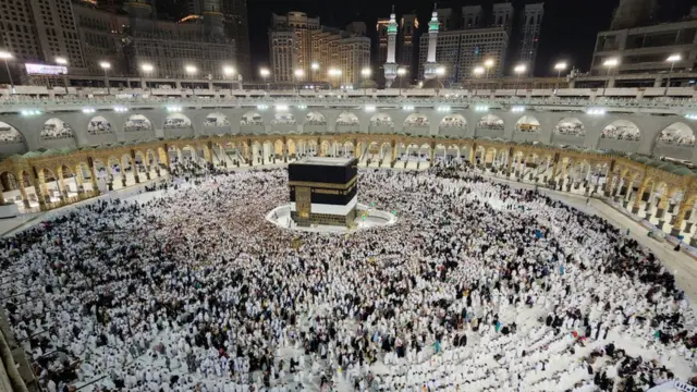 இஸ்லாமியர்களின் புனிதத்தலமான மெக்காவில் இனி தமிழும் ஒலிக்கும்