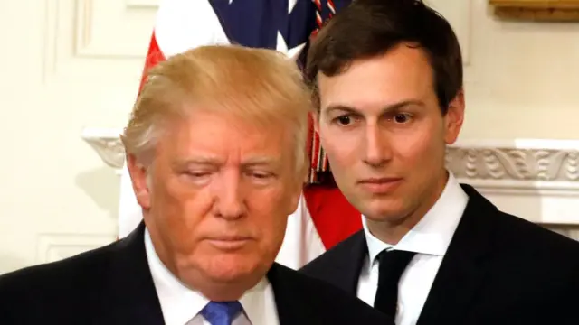 Donald Trump (izq.) y Jared Kushner