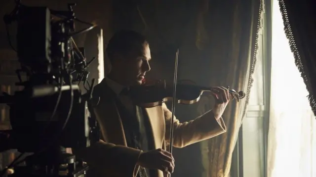 Бенедикт Камбербэтч в роли Шерлока Холмса