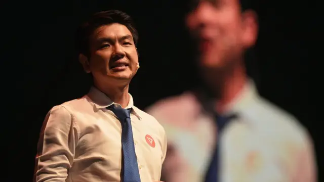 ผศ.ดร. ปิยบุตร แสงกนกกุล