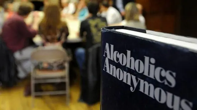 Para Alice, los encuentros de alcohólicos anónimos estaban demasiado dominados por hombres.