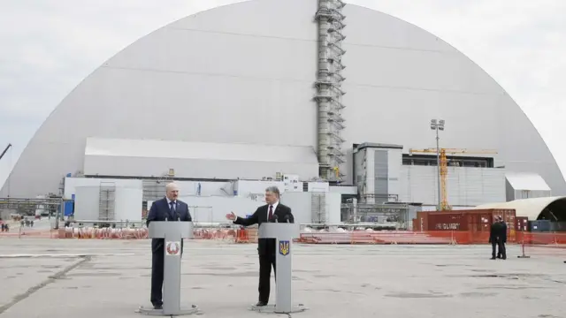 Президент України Петро Порошенко разом із президентом Білорусі Олександром Лукашенком вшанували загиблих внаслідок аварії на ЧАЕС.