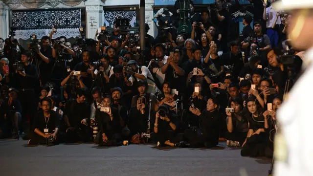 บรรยากาศบริเวณสนามหลวงในคืนวันสุดท้าย