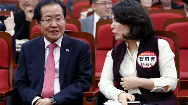 홍준표, 전희경