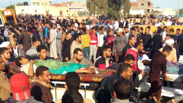 எகிப்து மசூதியில் வெடிகுண்டு தாக்குதல்