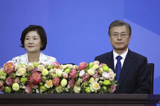 文在寅總統與夫人金正淑在宣誓就職儀式上。