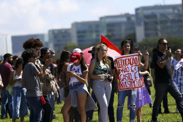 Protesto contra corteleo vegas ganhadoresverbas para educaçãoleo vegas ganhadoresBrasília