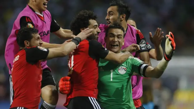عصام الحضري حصل على جائزة رجل المباراة من اللجنة المنظمة