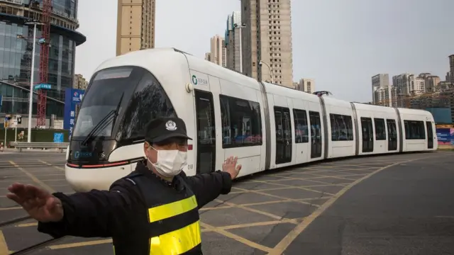 উহানে দুই মাসের বেশি সময় ধরে লকডাউন থাকার পর স্বাভাবিক হয়েছে জনজীবন