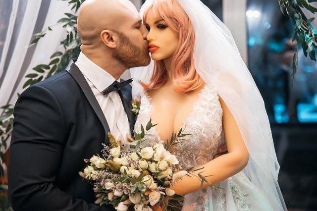 Sex dolls Yurii Tolochko tok about im marriage and relationship