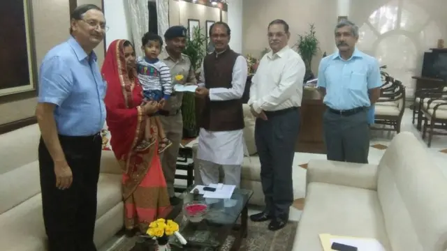 மத்தியபிரதேச முதல்வருடன் அபிஷேக் படேல்