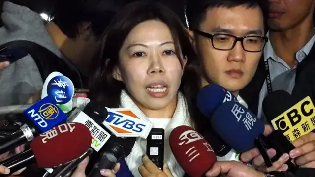 台湾桃园市机师工会理事长李信燕在台北出席劳资协商后会见记者(9/2/2019)