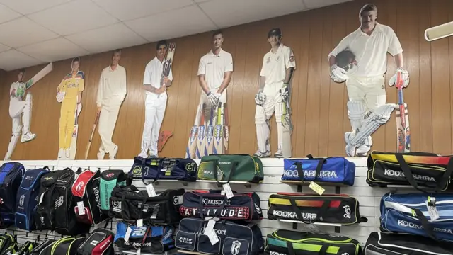 क्रिकेट के सामान की दुकान