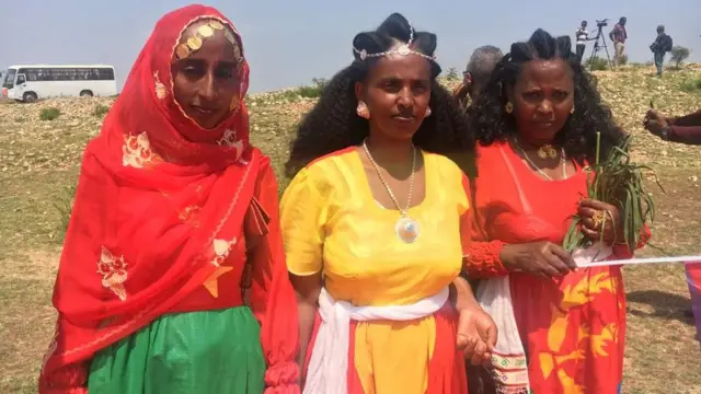 ኣንስቲ ኣብ ምጽባይ