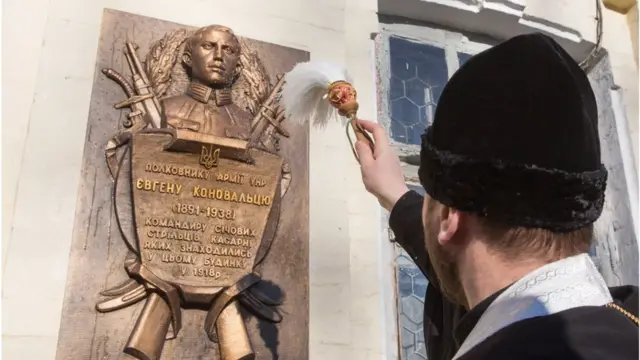 У День соборності у Києві відкрили меморіальну дошку полковнику армії УНР Євгену Коновальцю