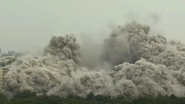 ध्वस्त हुआ ट्विन टावर