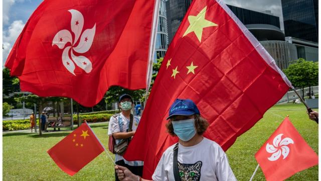 支持《國安法》的人認為，法例可以止暴制亂，讓香港重回正軌。